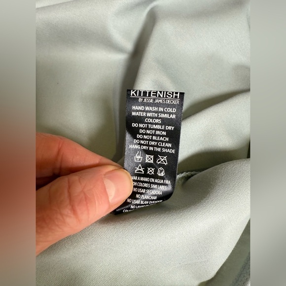 Kittenish Green Long Sleeve V-Neck Sheath Dress - Picture 11 of 15